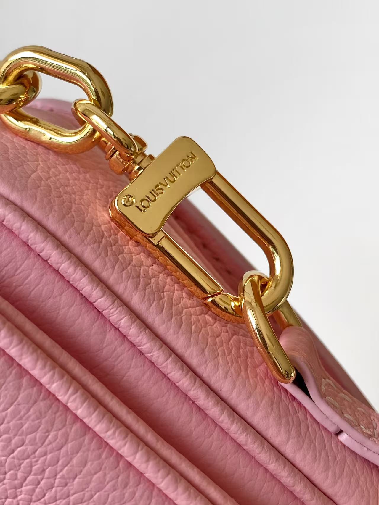 LOUIS VUITTON Light Bliss Pochette Metis East West