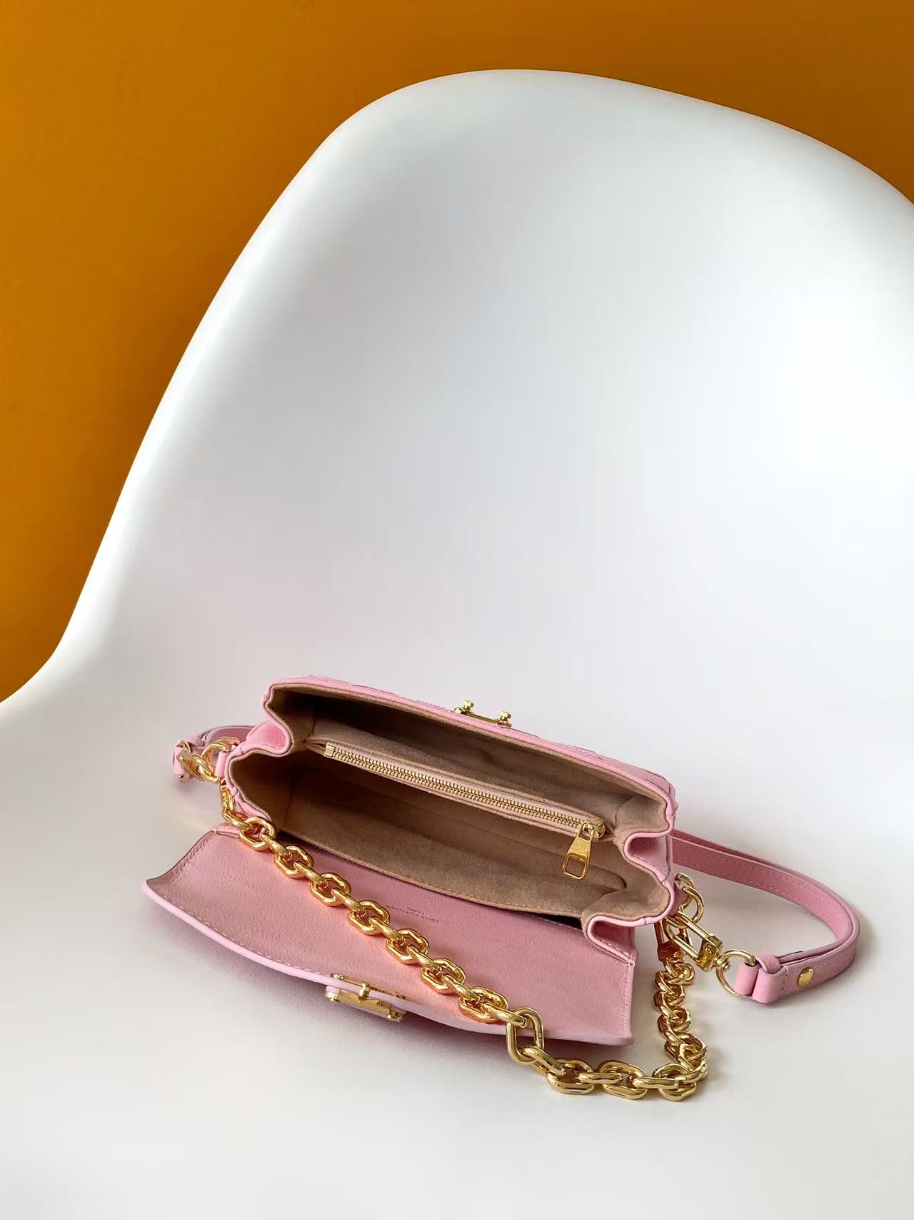 LOUIS VUITTON Light Bliss Pochette Metis East West