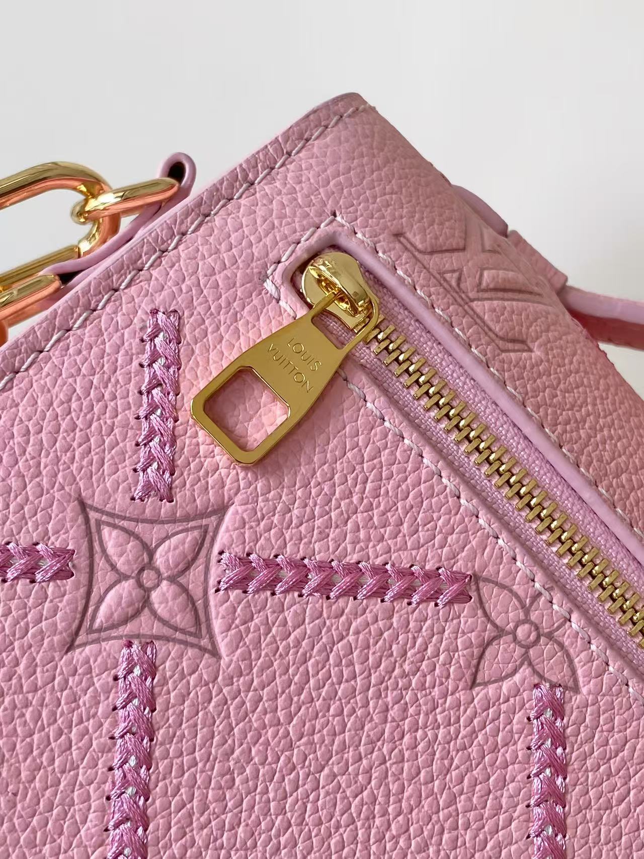 LOUIS VUITTON Light Bliss Pochette Metis East West