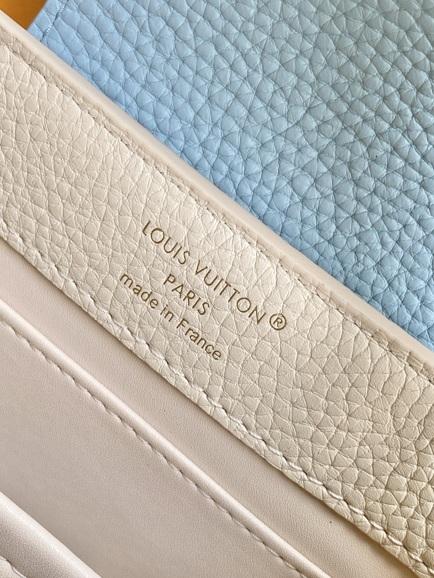 LVCapucines Mini Taurillon leather top handle bag 