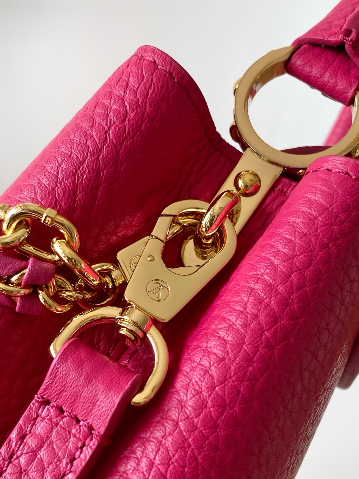 Capucines Mini Grained Taurillon leather top BAG