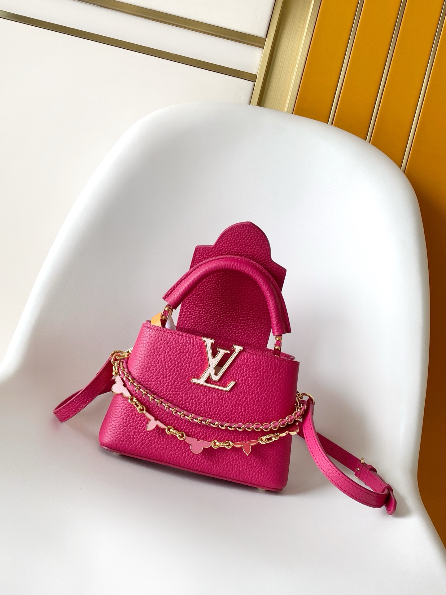 Capucines Mini Grained Taurillon leather top BAG