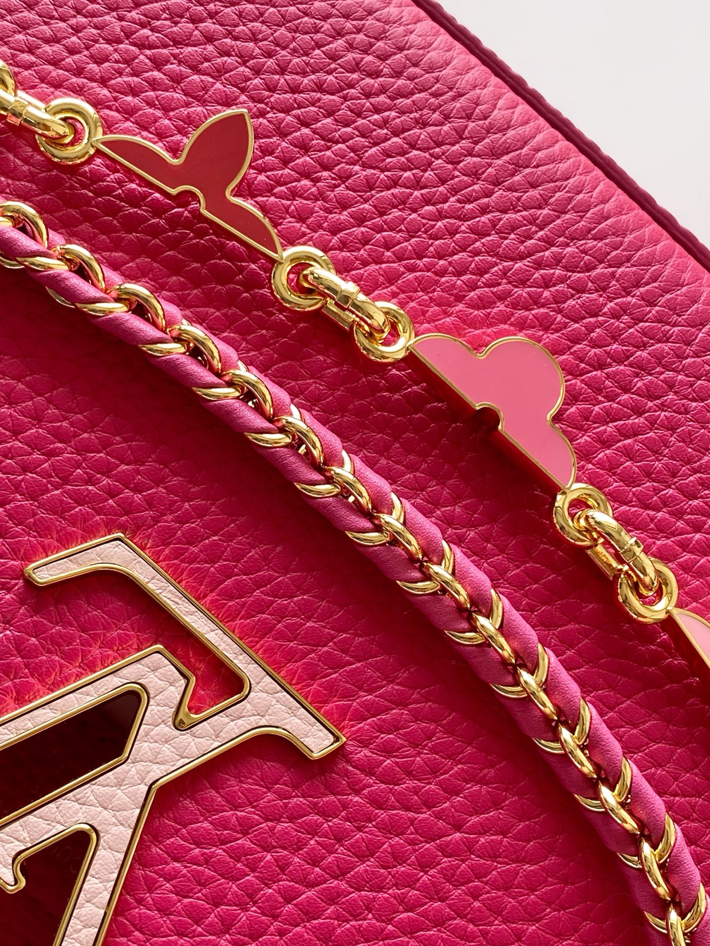 Capucines Mini Grained Taurillon leather top BAG