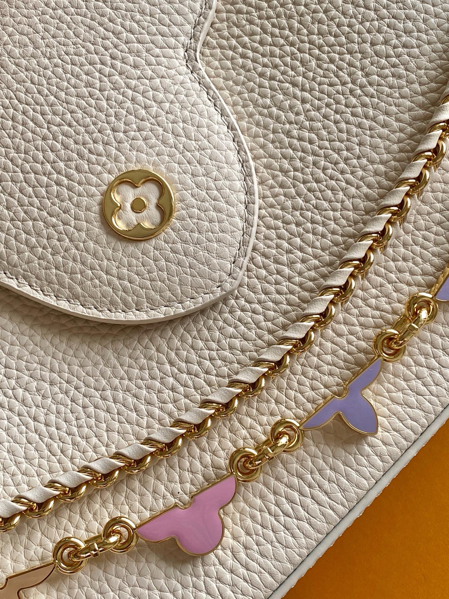 lv Capucines Mini Taurillon grained leather bag