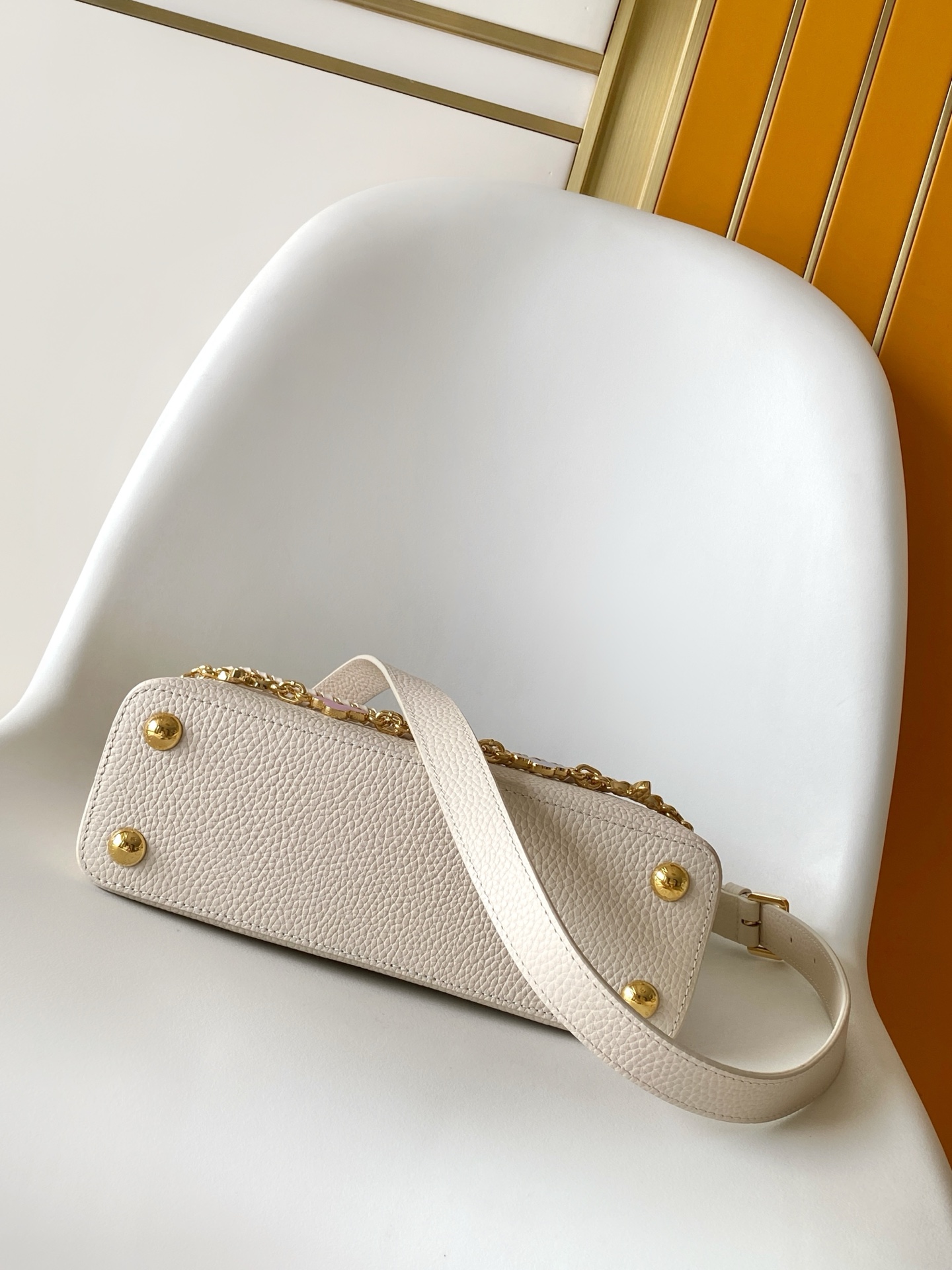 lv Capucines Mini Taurillon grained leather bag