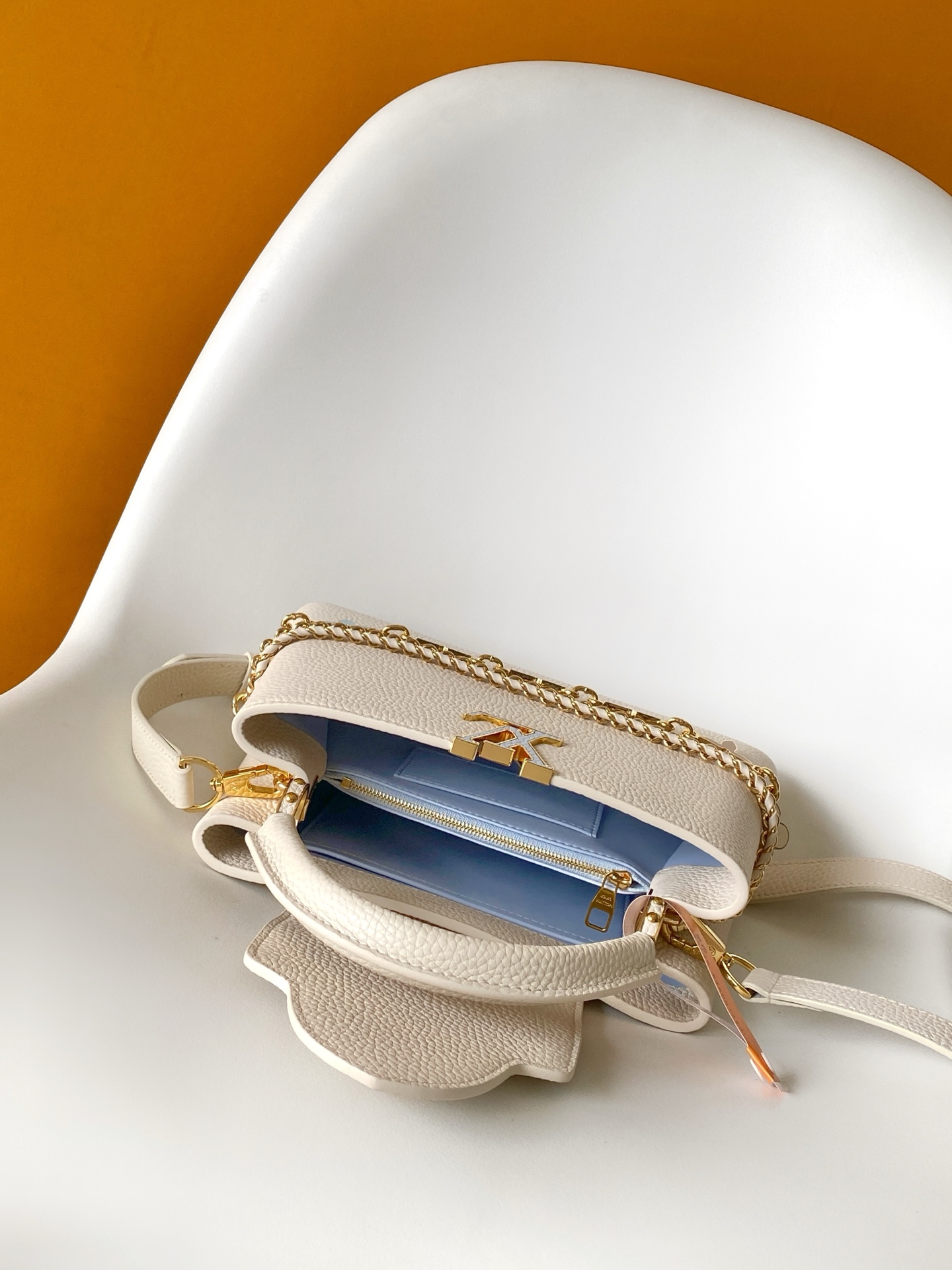 lv Capucines Mini Taurillon grained leather bag