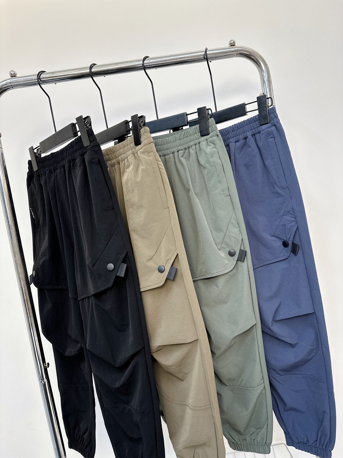 110-160 p89@, 170 p89.9@ una pieza de volumen. 🔥‼️📣 ¡Asegúrate de seguir y comprar! 📣 ¡Nuevos pantalones de paracaid…