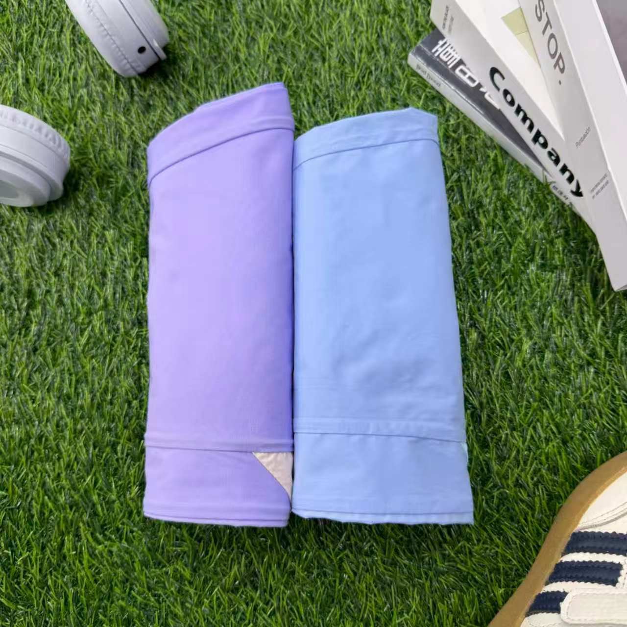 Precio de oferta 89.9@ Una pieza, tallas 110-160. El interior tiene una textura de pequeñas partículas muy finas. Esta …