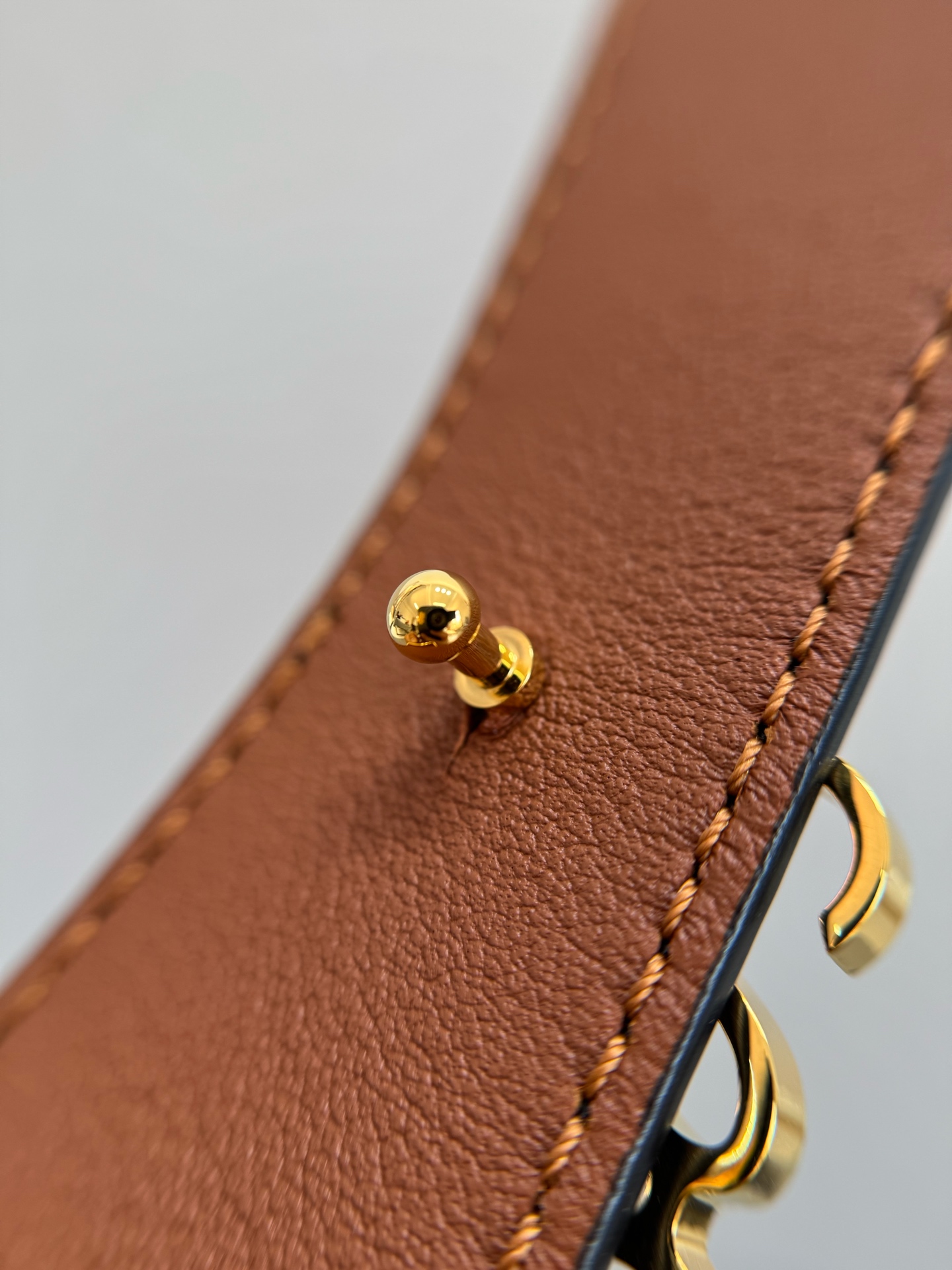 Loewe Leather Belt with Signature Logo Buckle, Stylish and Durable 7 i1746685624155 2357 0 5