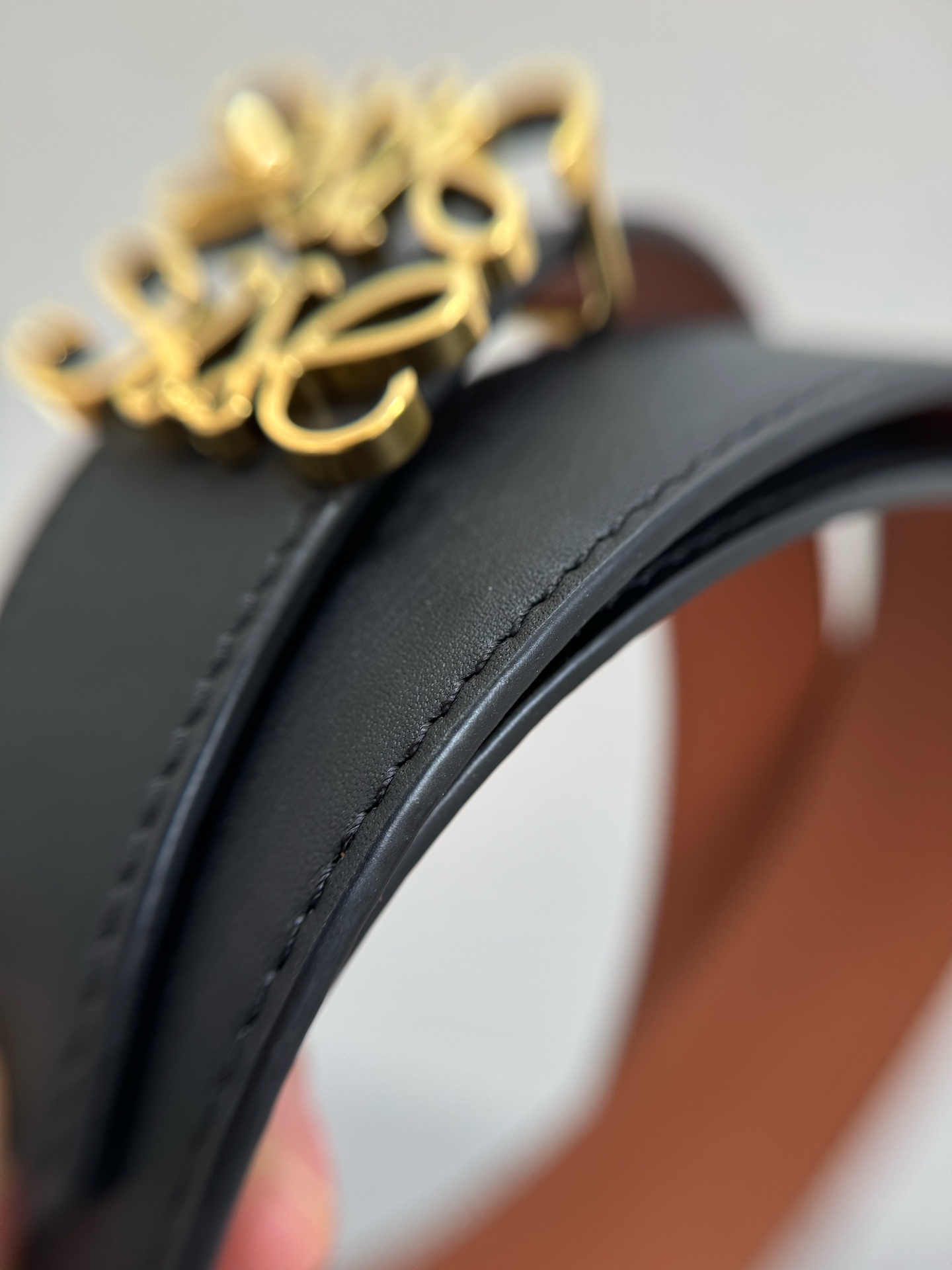 Loewe Leather Belt with Signature Logo Buckle, Stylish and Durable 6 i1746685624980 6877 0 4
