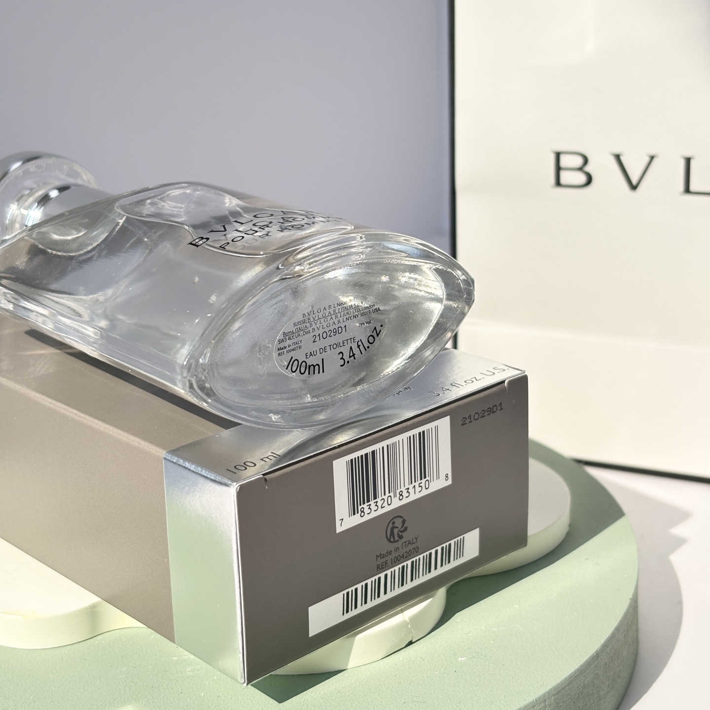 85💰原单品质
宝格丽大吉岭茶极致版
宝格丽大吉岭茶极致版香水
100ml
前调：薰衣草 白松香 葡萄柚 香柠檬
中调：胡椒 冷杉 小豆蔻
后调：檀香木 橡木苔 雪松
留香时间：🌟🌟🌟
&ldquo;你像窝在被子里的舒服&rdquo;这句歌词形容大吉岭茶太恰当了！太阳晒进屋子的时候，我特别喜欢喷几下在新换的床单上，心情都好了起来
比起原版我更喜欢极致，比原版的青涩更多出了几分泠冽的味道，男女都可
更有层次感，温暖、阳光、干净是大吉岭茶的代名词
