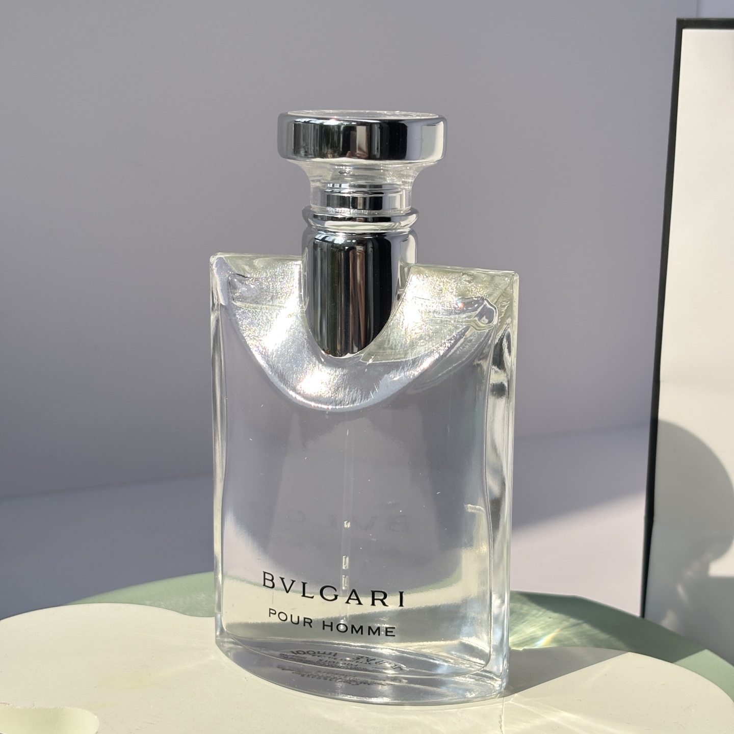 85💰原单品质
宝格丽大吉岭茶极致版
宝格丽大吉岭茶极致版香水
100ml
前调：薰衣草 白松香 葡萄柚 香柠檬
中调：胡椒 冷杉 小豆蔻
后调：檀香木 橡木苔 雪松
留香时间：🌟🌟🌟
&ldquo;你像窝在被子里的舒服&rdquo;这句歌词形容大吉岭茶太恰当了！太阳晒进屋子的时候，我特别喜欢喷几下在新换的床单上，心情都好了起来
比起原版我更喜欢极致，比原版的青涩更多出了几分泠冽的味道，男女都可
更有层次感，温暖、阳光、干净是大吉岭茶的代名词
