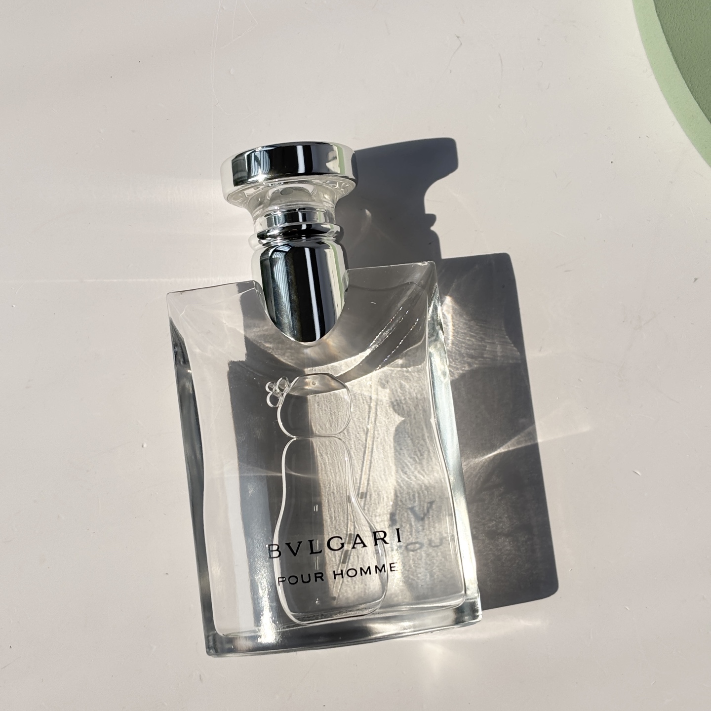 85💰原单品质
宝格丽大吉岭茶极致版
宝格丽大吉岭茶极致版香水
100ml
前调：薰衣草 白松香 葡萄柚 香柠檬
中调：胡椒 冷杉 小豆蔻
后调：檀香木 橡木苔 雪松
留香时间：🌟🌟🌟
&ldquo;你像窝在被子里的舒服&rdquo;这句歌词形容大吉岭茶太恰当了！太阳晒进屋子的时候，我特别喜欢喷几下在新换的床单上，心情都好了起来
比起原版我更喜欢极致，比原版的青涩更多出了几分泠冽的味道，男女都可
更有层次感，温暖、阳光、干净是大吉岭茶的代名词
