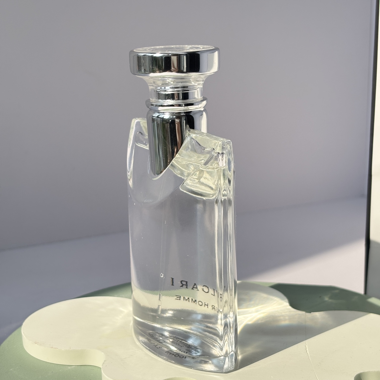 85💰原单品质
宝格丽大吉岭茶极致版
宝格丽大吉岭茶极致版香水
100ml
前调：薰衣草 白松香 葡萄柚 香柠檬
中调：胡椒 冷杉 小豆蔻
后调：檀香木 橡木苔 雪松
留香时间：🌟🌟🌟
&ldquo;你像窝在被子里的舒服&rdquo;这句歌词形容大吉岭茶太恰当了！太阳晒进屋子的时候，我特别喜欢喷几下在新换的床单上，心情都好了起来
比起原版我更喜欢极致，比原版的青涩更多出了几分泠冽的味道，男女都可
更有层次感，温暖、阳光、干净是大吉岭茶的代名词
