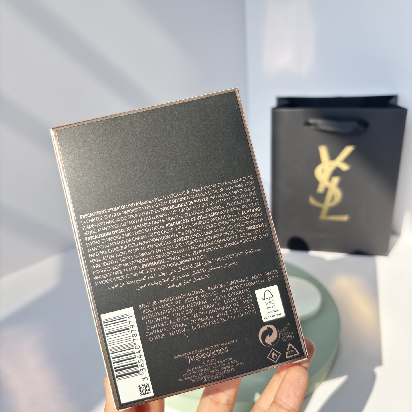 85💰原单品质
YSL 黑鸦片
🌟香调
前调：粉红胡椒、橙花、梨
清新中带点辛辣，一喷就让人眼前一亮！
中调：咖啡、茉莉、杏仁
浓郁的咖啡香和温柔的花香交织，性感又不失甜美！
后调：香草、广藿香、雪松
淡淡的木质香收尾，让整体香调更有层次感，留香持久！
🌟使用感受：
黑鸦片的香味真的让人上瘾，喷上它瞬间感觉自己魅力值爆表！尤其是晚上约会或派对时，这款香水绝对是你的秘密武器！而且它的瓶身设计也超级高级，黑色的瓶身搭配亮片装饰，摆在梳妆台上都是颜值担当！💖
🌟适合人群：
喜欢性感迷人风格的姐妹
晚上约会、派对、夜店必备
送女友、闺蜜礼物首选！🎁