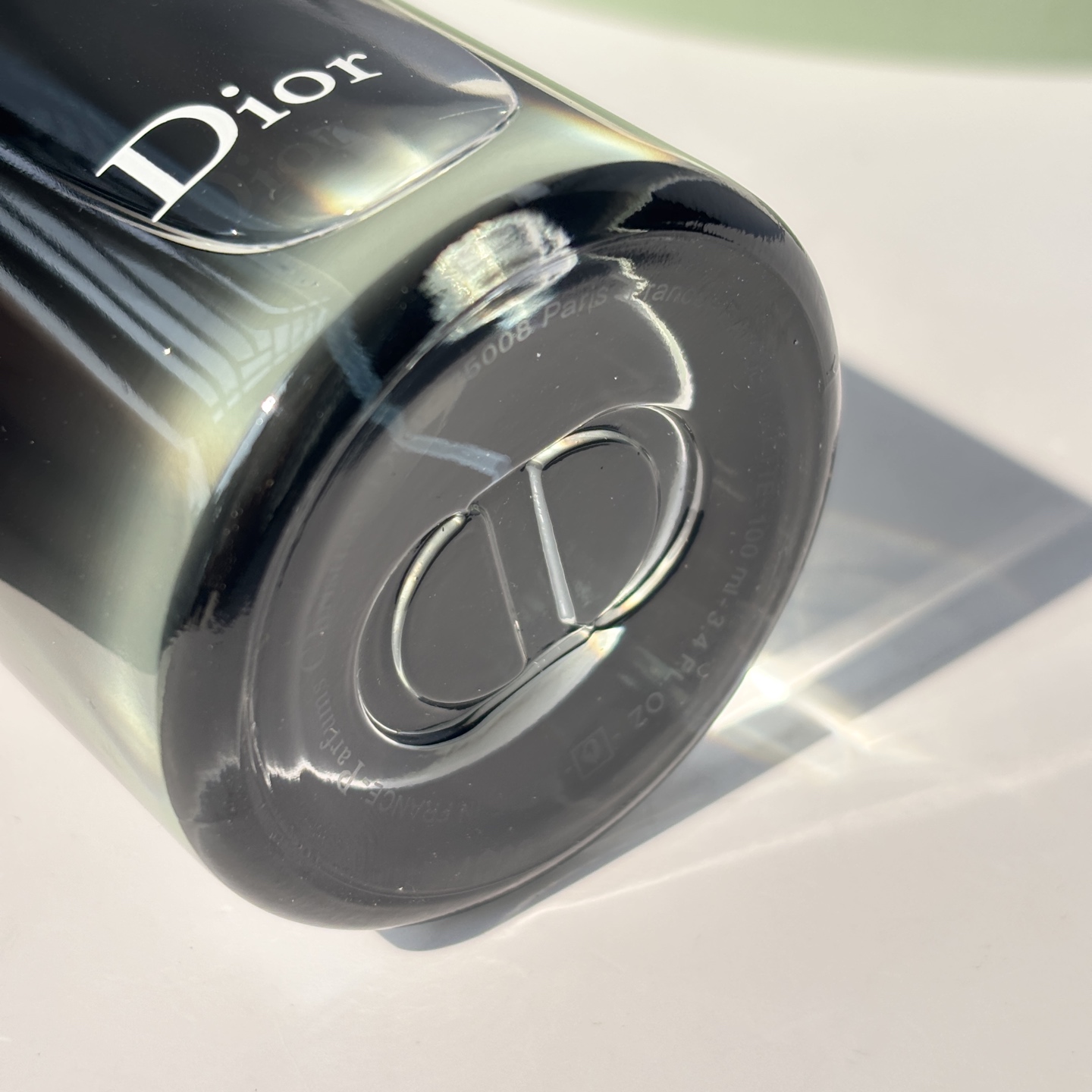 85💰原单品质
迪奥旷野男士淡香水
香调:馥奇香调

前调:胡椒香柠檬
中调:花椒榄香脂粉红胡椒
后调:雪松香根草降龙涎香酥
开场清新的柑橘
中调是清新的木质香
尾调的雪松很温柔带有淡淡的皂感

好闻的木质男香，你闻到了吗？
一切神秘与自由都藏在日暮时分的旷野之中，身体与灵魂总要有一个身处旷野！Dior经典旷野男士淡香水
我喜欢丰富而有层次的香水味道
就像这支迪奥旷野
自带一种来自旷野的原始味道
香柠檬唤醒了城市中日渐麻木的心灵
即使是在钢铁城市之中
依然能够随着味道的指引
在脑海中编制出一场冒险
香水喷出来的一刻，扑面而来的
是清新的柑橘柠檬的清爽气息
