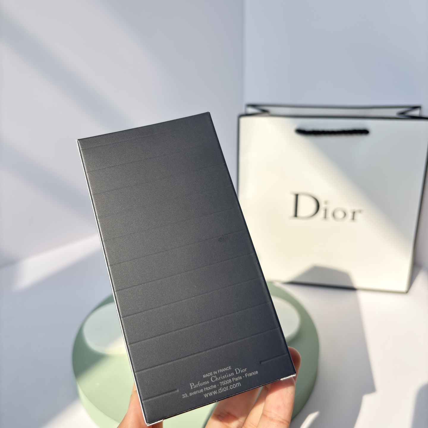 85💰原单品质
迪奥旷野男士淡香水
香调:馥奇香调

前调:胡椒香柠檬
中调:花椒榄香脂粉红胡椒
后调:雪松香根草降龙涎香酥
开场清新的柑橘
中调是清新的木质香
尾调的雪松很温柔带有淡淡的皂感

好闻的木质男香，你闻到了吗？
一切神秘与自由都藏在日暮时分的旷野之中，身体与灵魂总要有一个身处旷野！Dior经典旷野男士淡香水
我喜欢丰富而有层次的香水味道
就像这支迪奥旷野
自带一种来自旷野的原始味道
香柠檬唤醒了城市中日渐麻木的心灵
即使是在钢铁城市之中
依然能够随着味道的指引
在脑海中编制出一场冒险
香水喷出来的一刻，扑面而来的
是清新的柑橘柠檬的清爽气息
