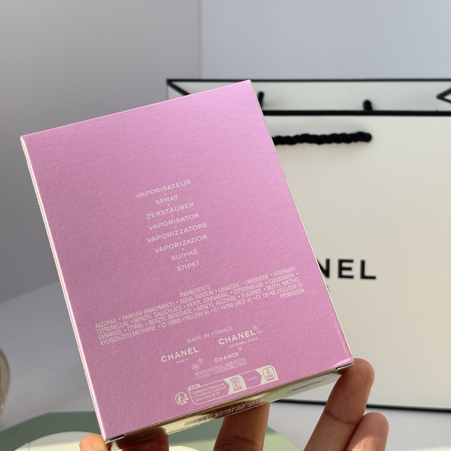 85💰原单品质
香奈儿黄邂逅淡香水
🔜香奈儿黄邂逅✨ |穿梭于都市中的精致独立女性💕
CHANEL Chance EAU DE TOILETTE
香奈儿香水 黄邂逅
花果香
前调：菠萝 鸢尾花广藿香 粉红胡椒风信子
中调：茉莉柠檬玫瑰
后调：麝香 广藿香 香草 香根草
✨前调粉红辣椒带来淡淡的辛辣感，活泼的花果香，
闻着心情都好很多
✨中调温暖的玫瑰花香，搭配清新的茉莉柠檬，安然
舒服
✨后调甜甜的，淡淡的脂粉味用的恰到好处，有种被
人抱住包裹住的温暖感☀️