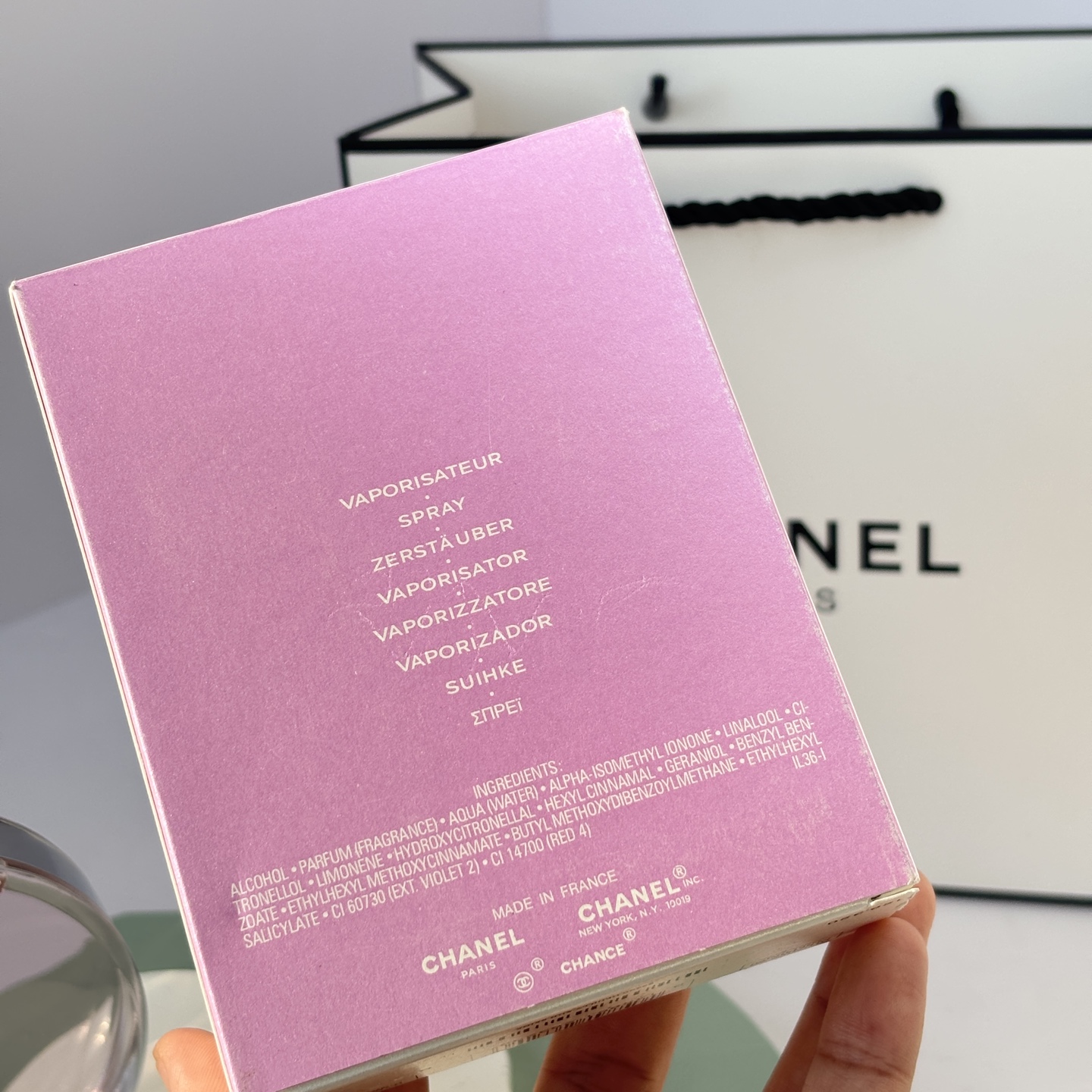 85💰原单品质
chanel粉邂逅淡香
💗梦幻的樱花浪漫

🍃 香调分析：
前调：葡萄柚、木梨
中调：茉莉、风信子
后调：麝香、鸢尾花、雪松、琥珀

🌸 颜值即正义！瓶身美到窒息
粉嫩的玻璃瓶搭配银色瓶盖，阳光下就像一颗梦幻的樱花糖果🍬！放在梳妆台上简直是装饰品，每次看到都心情爆好～
---

📝 闻香反馈：
粉邂逅以其清甜的花果香受到广泛喜爱，被描述为&ldquo;无数年轻女孩子都该拥有的气息&rdquo;，它被认为&ldquo;很甜但不腻&rdquo;，花香浓郁，给人温柔甜美的感觉。
	
