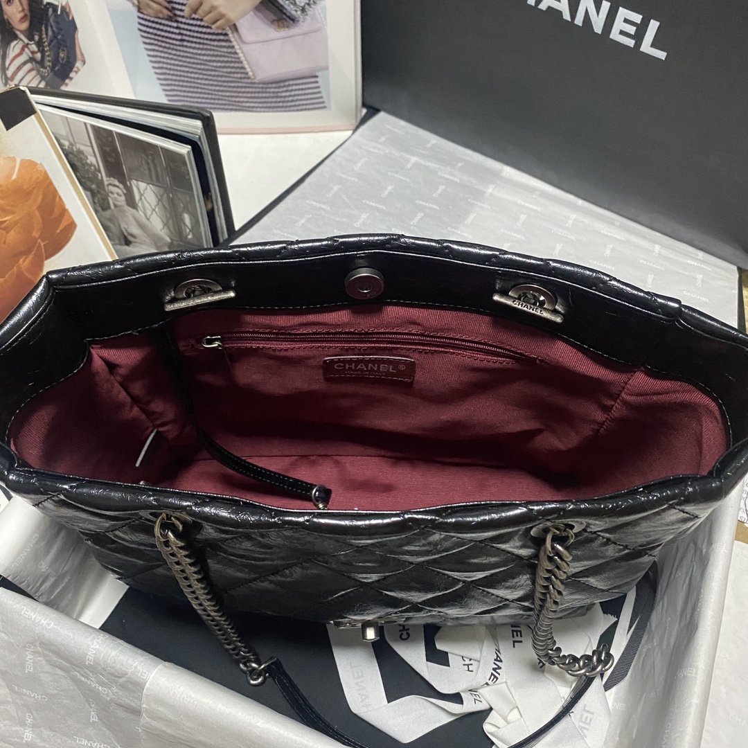Chanel Luxury Designer Handbag Shoulder Bag in fine calfskin 8