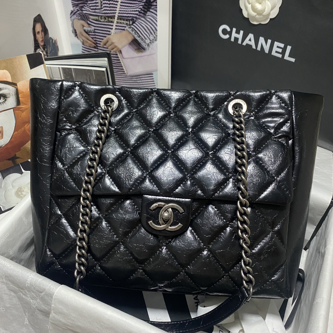 Chanel Luxury Designer Handbag Shoulder Bag in fine calfskin 2