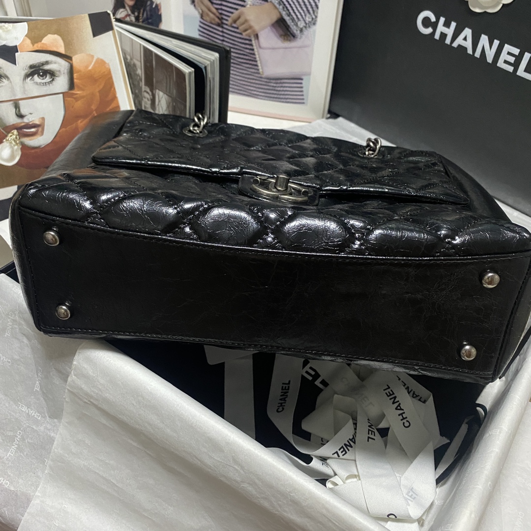 Chanel Luxury Designer Handbag Shoulder Bag in fine calfskin 7