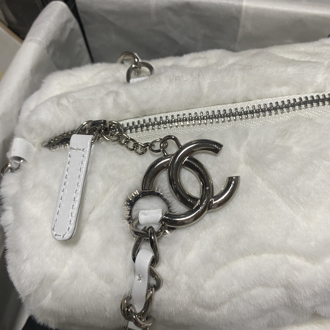 现货Chanel23C秋冬羊毛新款保龄球包Furbagblingbling的可肩背可斜挎太喜欢了公主般的