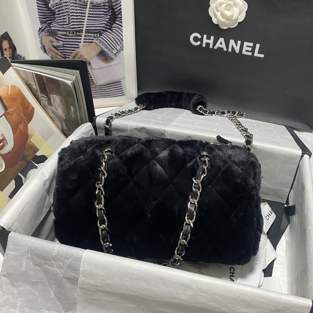 现货Chanel23C秋冬羊毛新款保龄球包Furbagblingbling的可肩背可斜挎太喜欢了公主般的