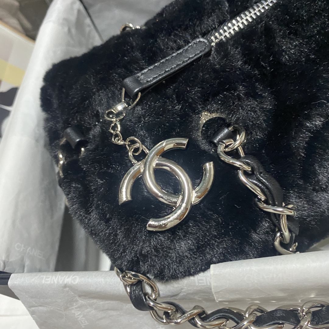 现货Chanel23C秋冬羊毛新款保龄球包Furbagblingbling的可肩背可斜挎太喜欢了公主般的