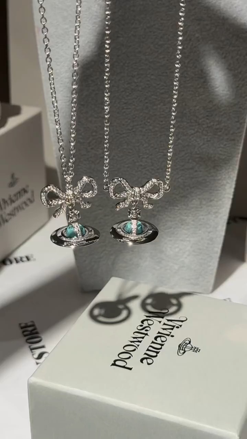 西太后满钻蝴蝶结星球项链【VivienneWestwood】什么是快乐星球，来，这就是快乐星球！重磅推荐