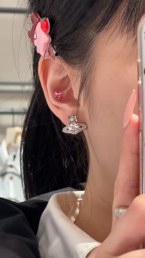 西太后爱心耳钉【VivienneWestwood】什么是快乐星球，来，这就是快乐星球！重磅推荐，闭眼入准