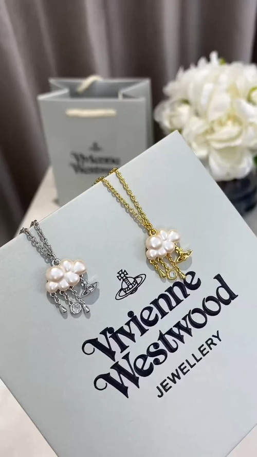 西太后云朵项链【VivienneWestwood】什么是快乐星球，来，这就是快乐星球！重磅推荐，闭眼入准