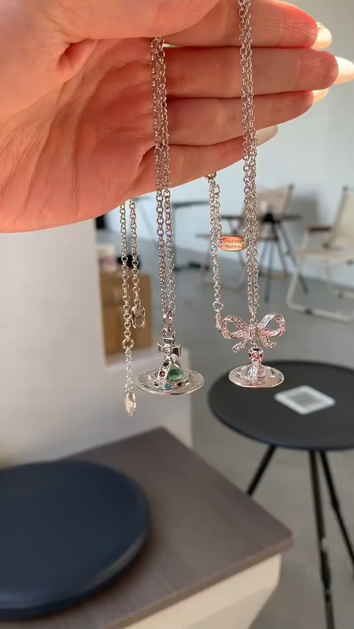 Vivienne Westwood 西太后蝴蝶项链𝐕𝐢𝐯𝐢𝐞𝐧𝐧𝐞 𝐖𝐞𝐬𝐭𝐰𝐨𝐨𝐝