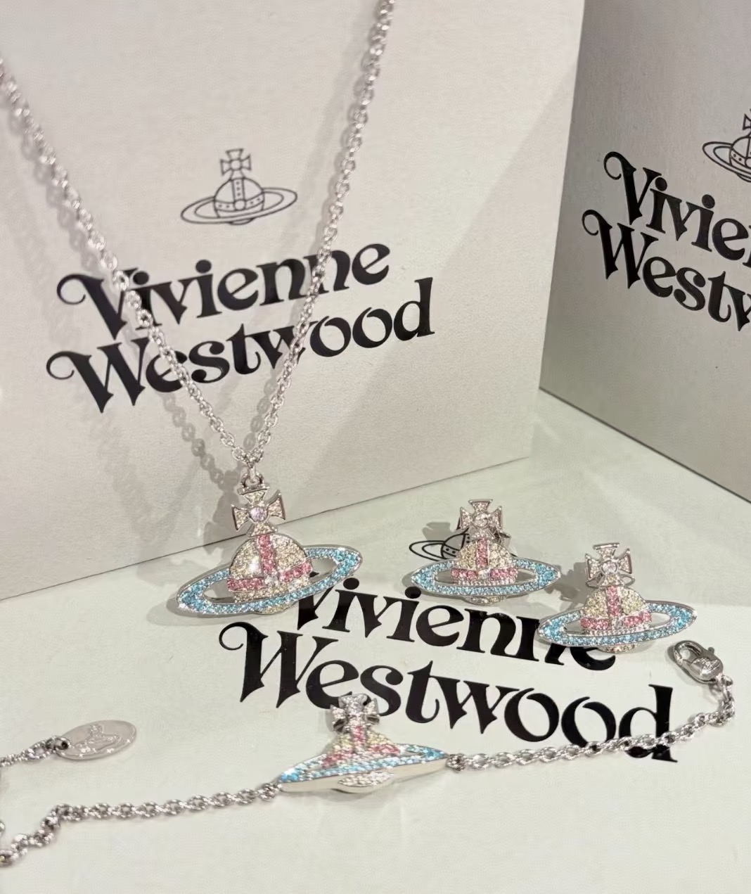 Vivienne Westwood 项链Vivienne Westwood薇薇安西太后