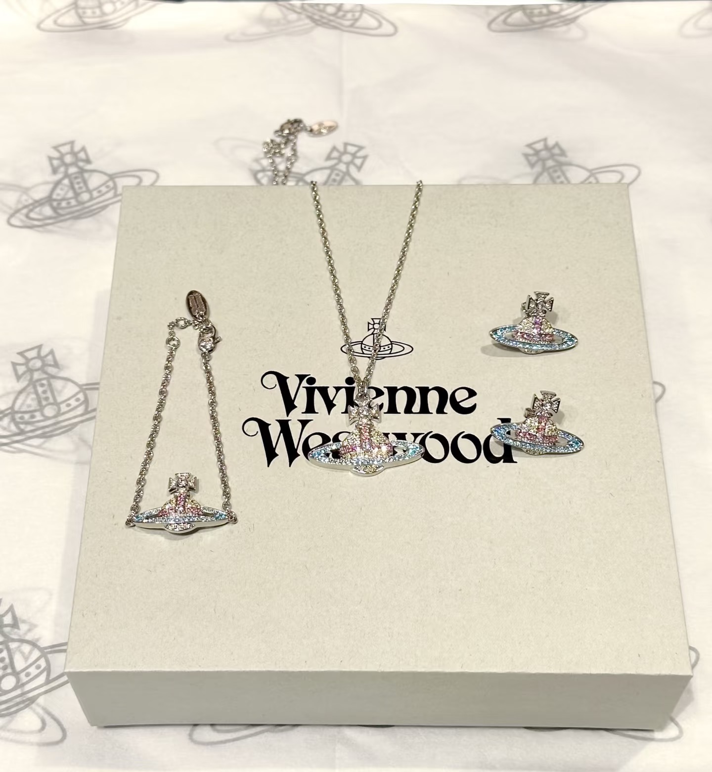 Vivienne Westwood 项链Vivienne Westwood薇薇安西太后