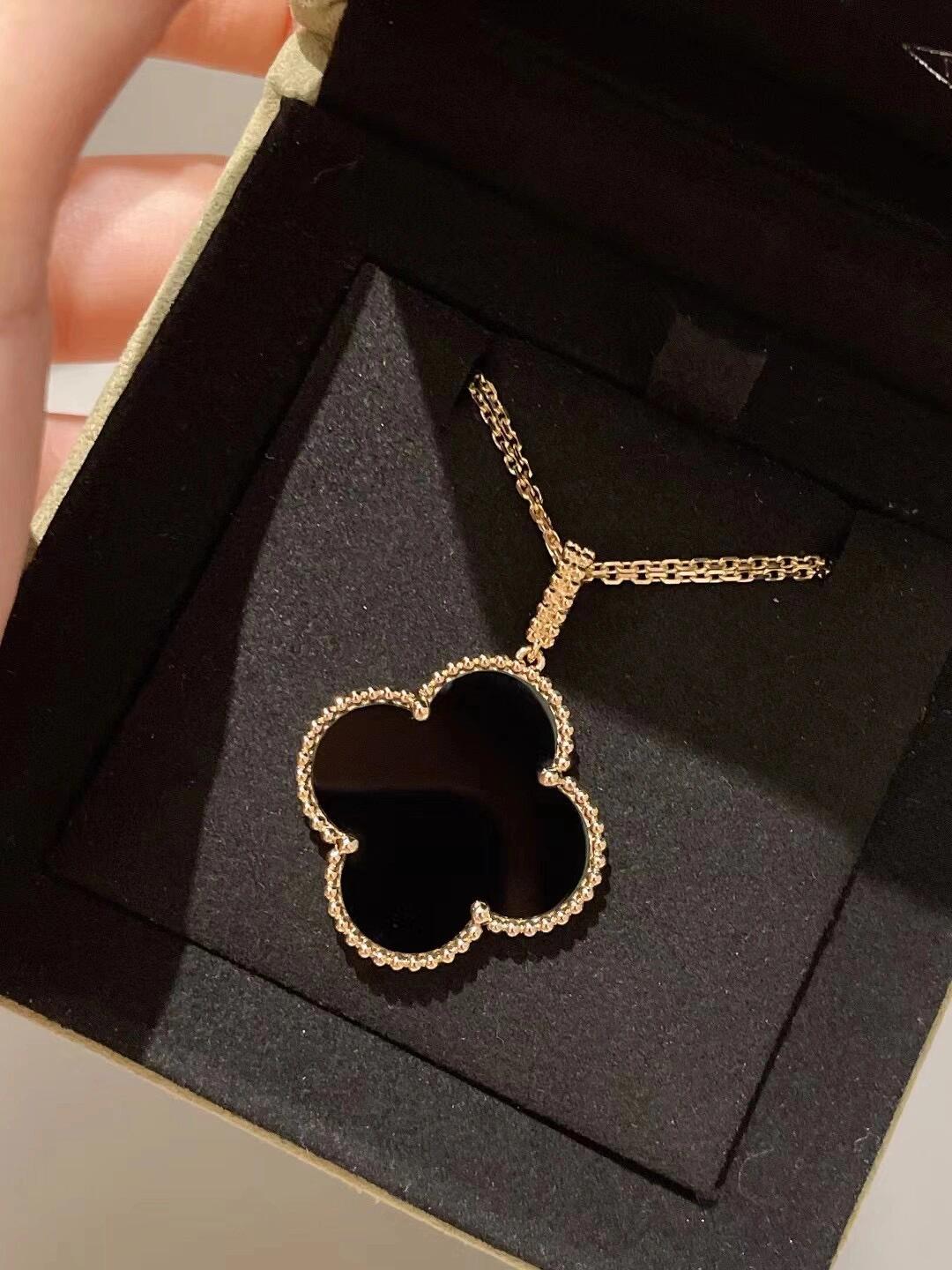 Collar de cadena de suéter grande de ónice negro VCA de material V gold.