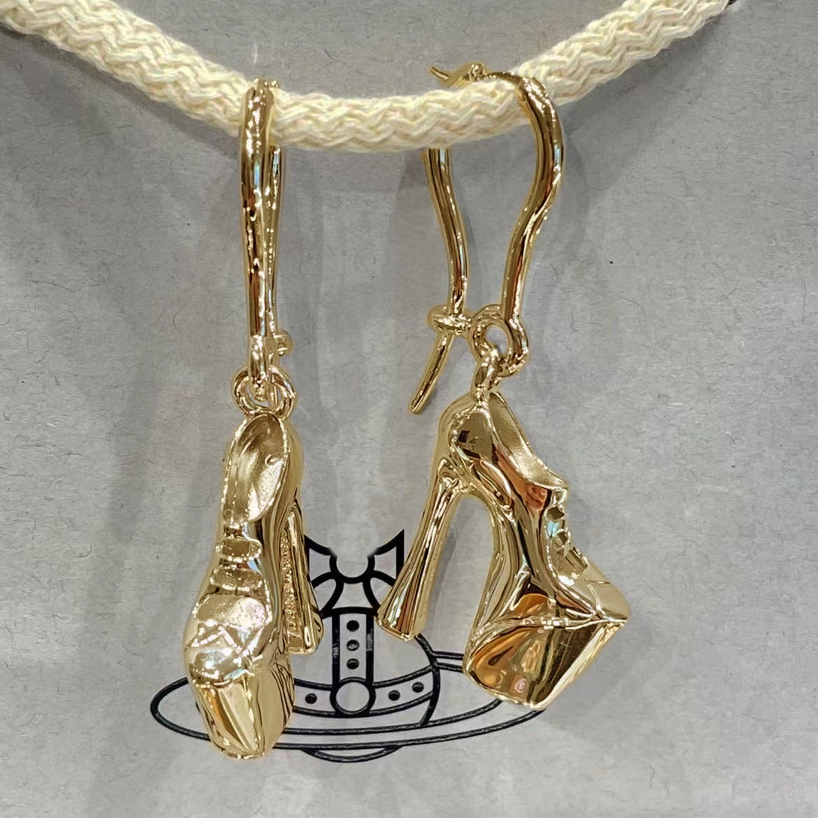 耳环西太后【VivienneWestwood】什么是快乐星球，来，这就是快乐星球！重磅推荐，闭眼入准没错！纯粹王冠球是经