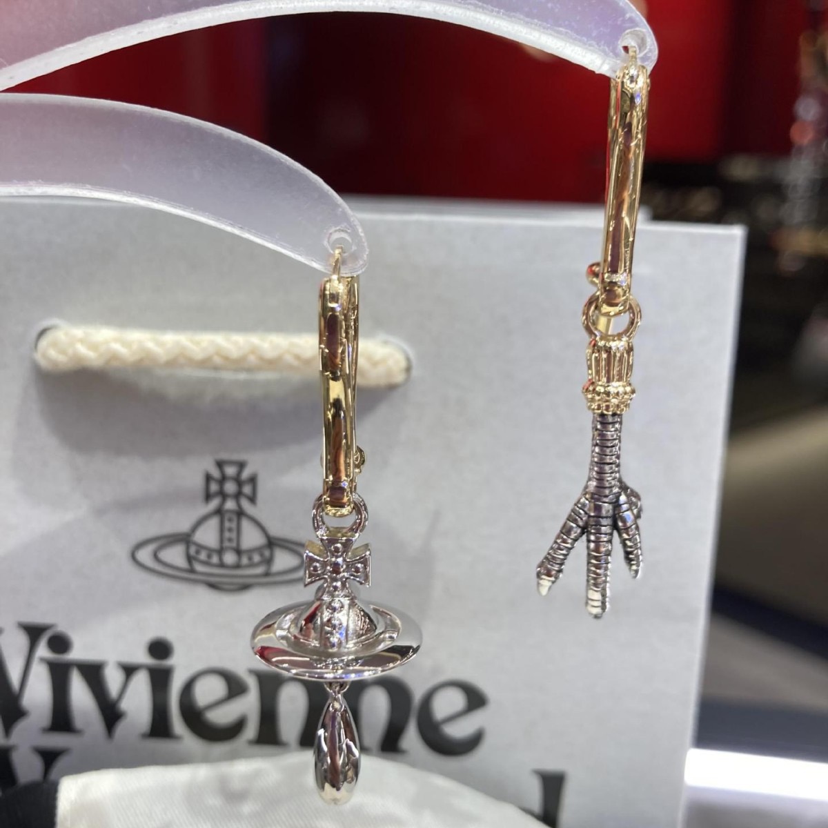 耳环西太后【VivienneWestwood】什么是快乐星球，来，这就是快乐星球！重磅推荐，闭眼入准没错！纯粹王冠球是经