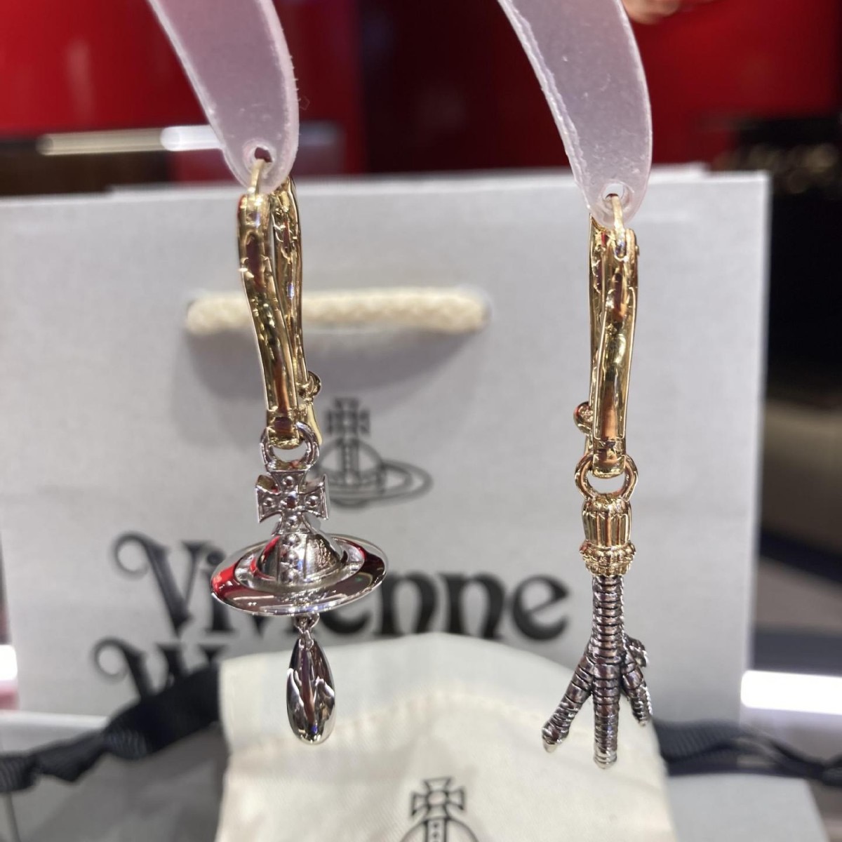 耳环西太后【VivienneWestwood】什么是快乐星球，来，这就是快乐星球！重磅推荐，闭眼入准没错！纯粹王冠球是经