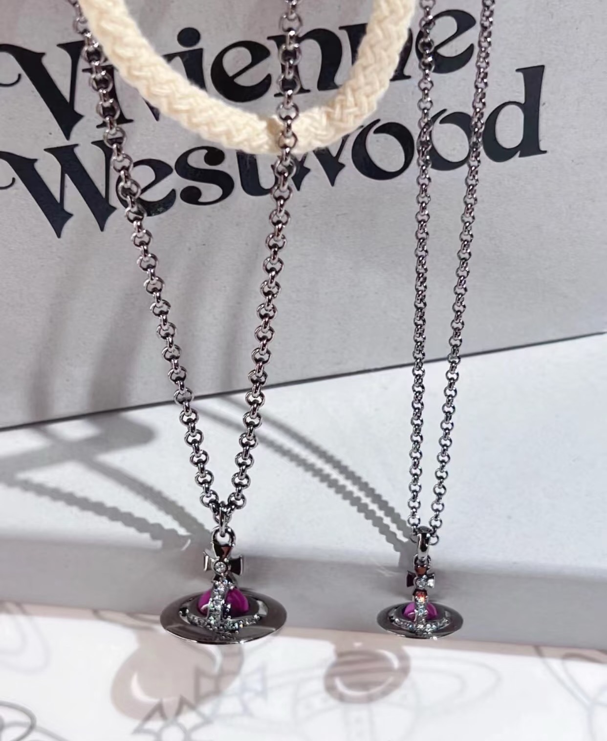中号毛衣链西太后【VivienneWestwood】什么是快乐星球，来，这就是快乐星球！重磅推荐，闭眼入准没错！纯粹王冠