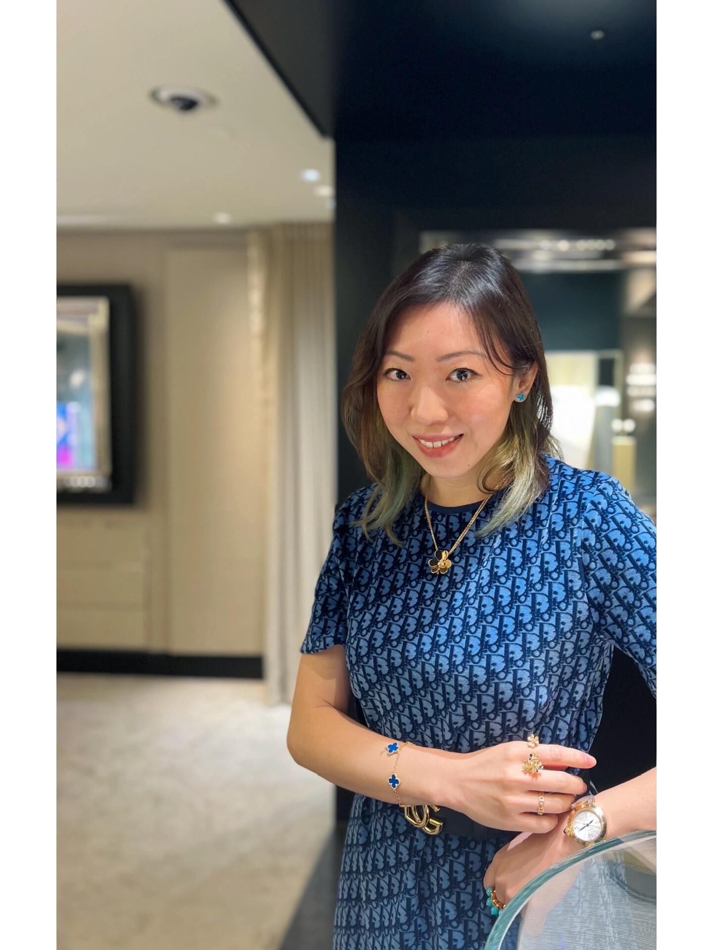 Chanel V金镀咪金【VCA小蝴蝶耳钉】镶嵌绿松石 白贝母 是珠宝类的 一件就是近万大洋 不是像小香饰品类那种几千没什么技术含量的