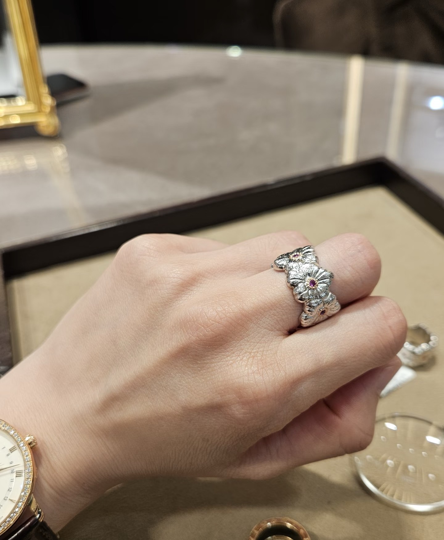 Anillo de jazmín de Bucellati con diamantes en oro V bañado en oro, artesanía fina