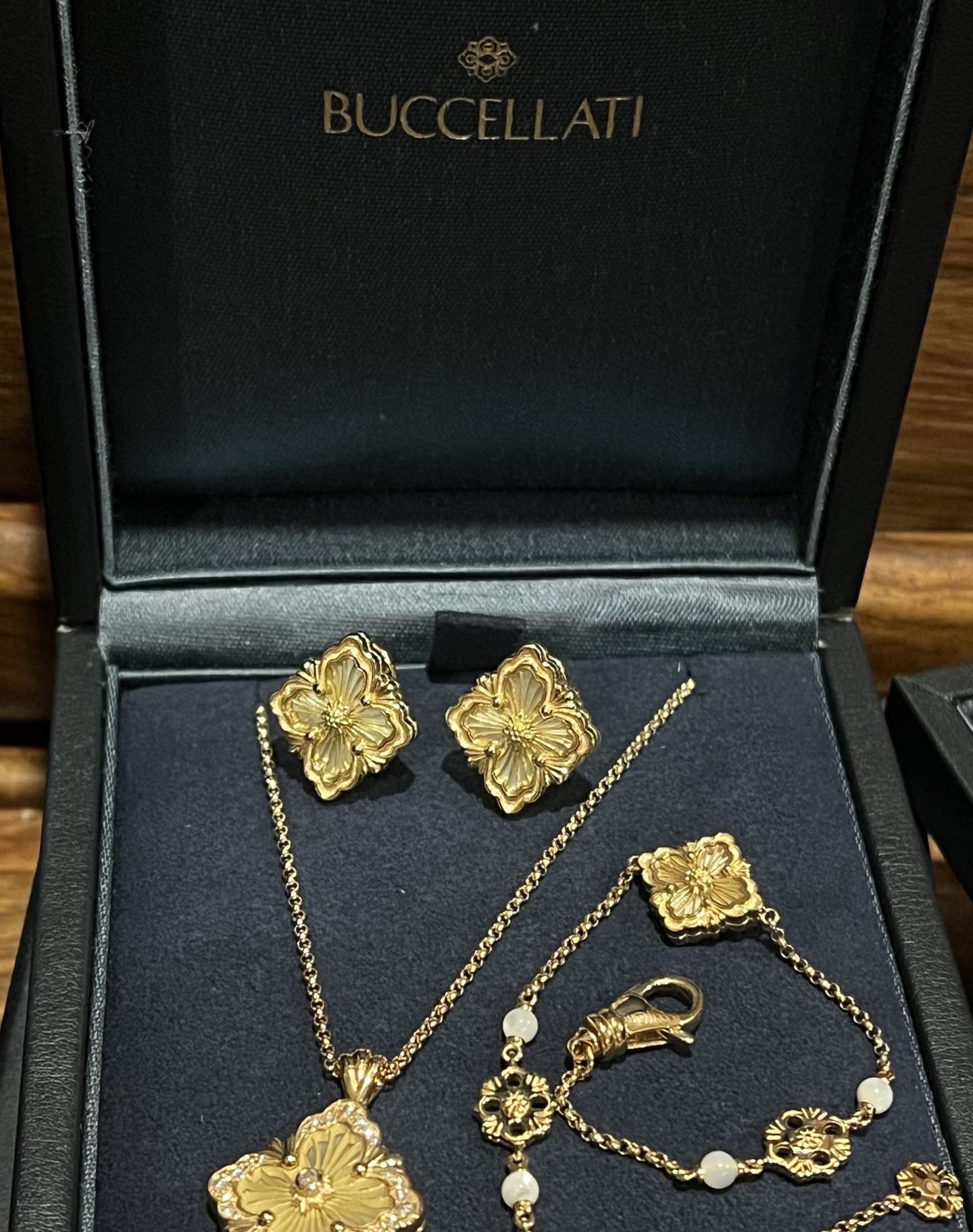 Pulsera de teatro de Bucellati, con baño de oro V, artesanía fina
