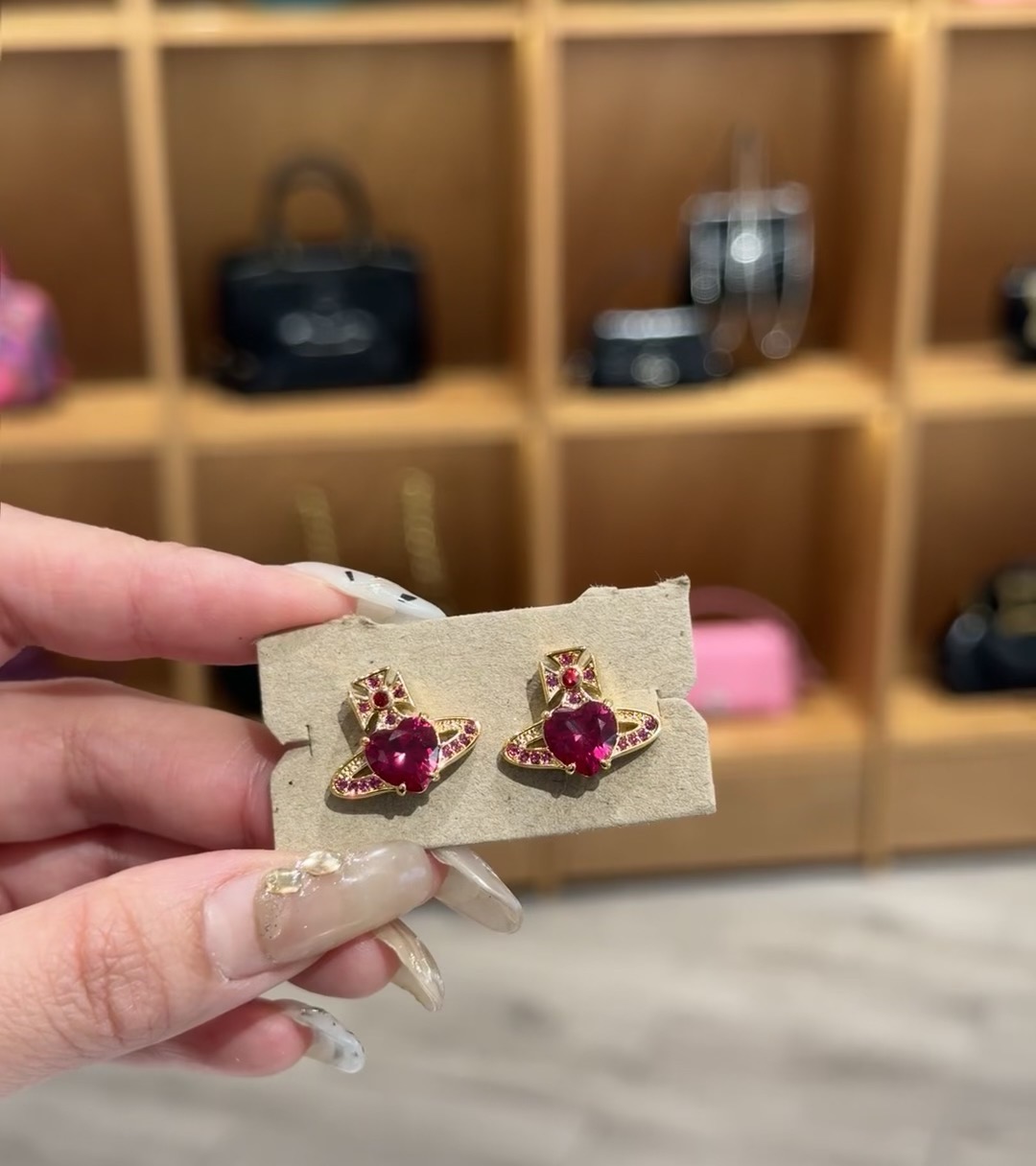 Vivienne Westwood 项链西太后【VivienneWestwood】什么是快乐星球