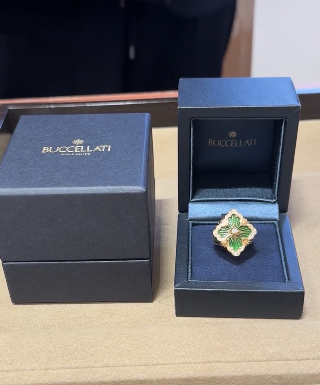 Buccellati V金材质 精工布契拉提镶钻绿珐琅戒指 678码