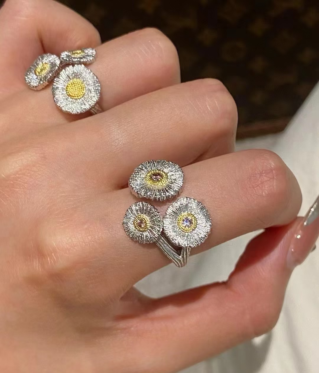 Buccellati V金材质对版精工布契拉提白宝石雏菊戒指 开口