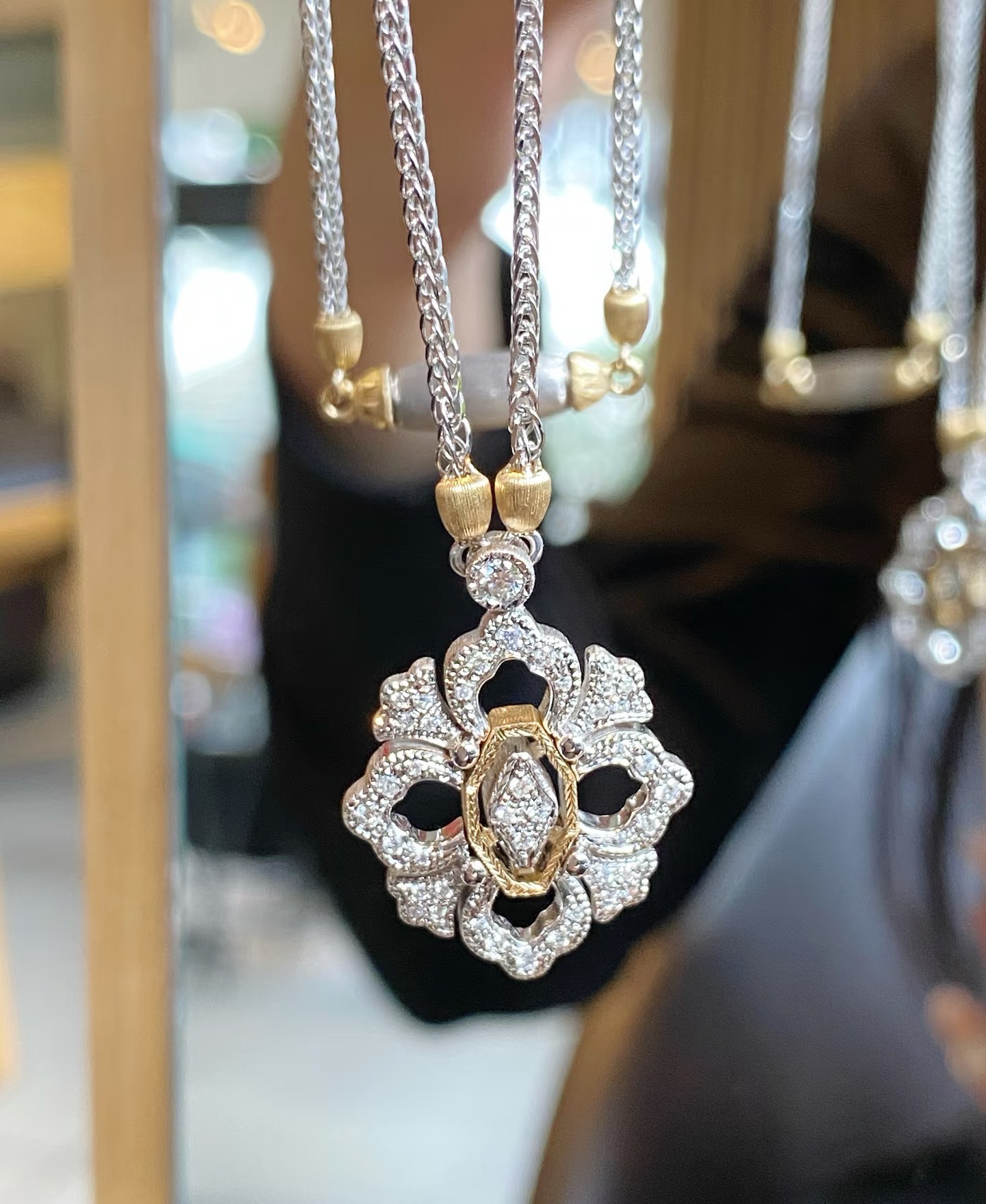 Buccellati V金材质 精工布契拉提满钻项链