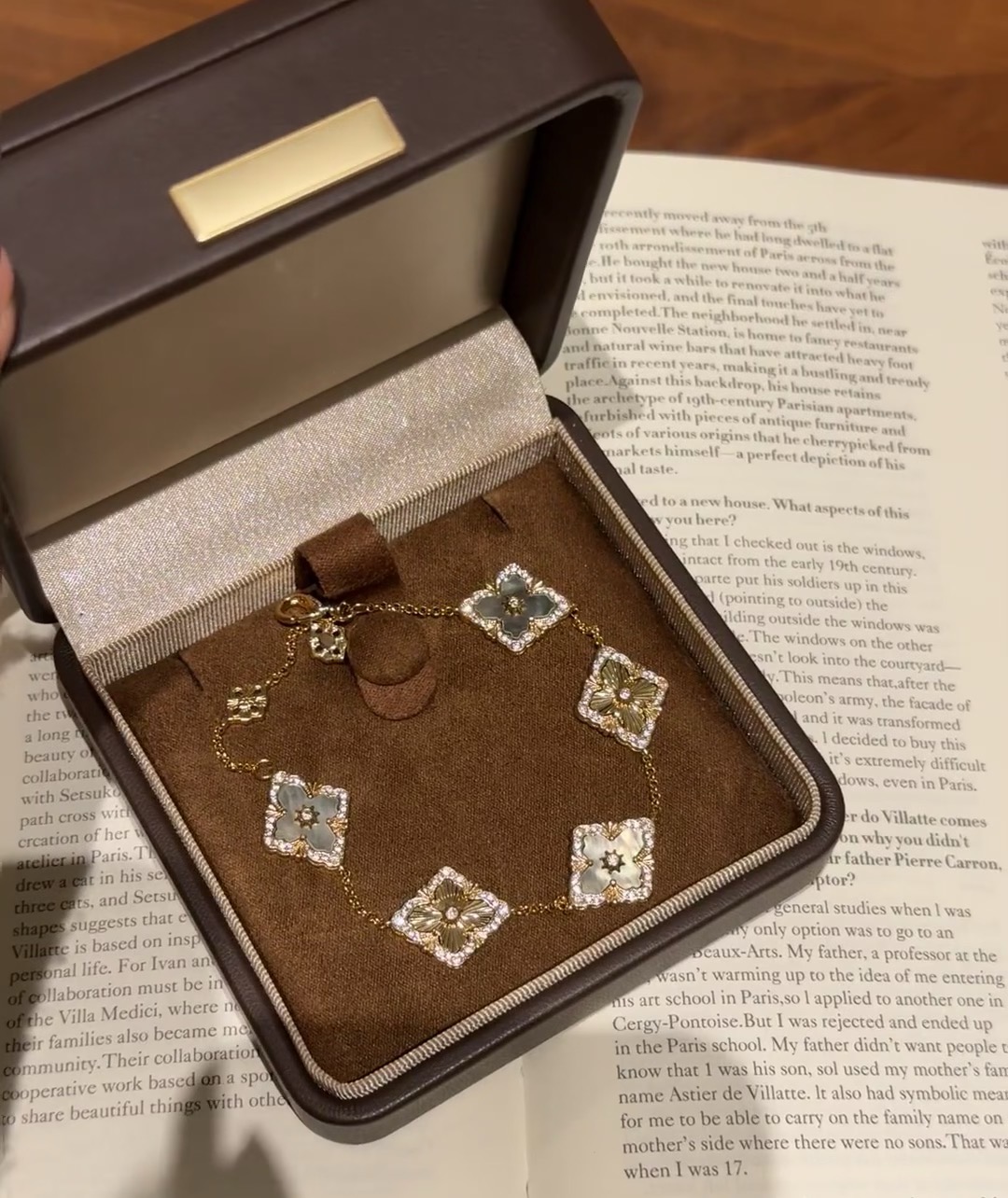 Buccellati V金材质 精工布契拉提灰贝母间镭射手链