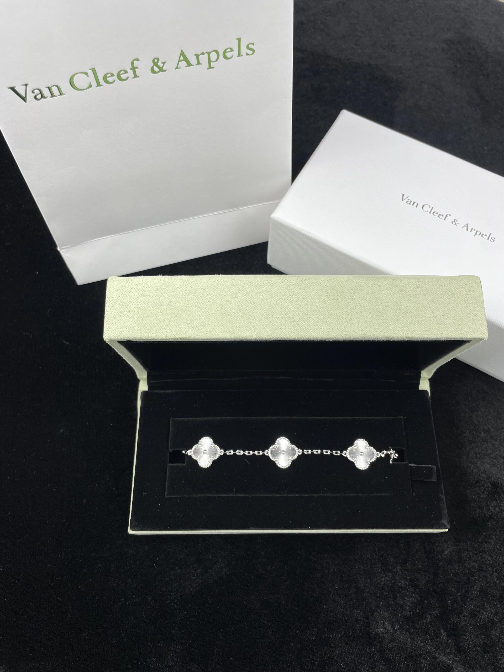 China Replica VCA Jewelry VCAES0406-2694