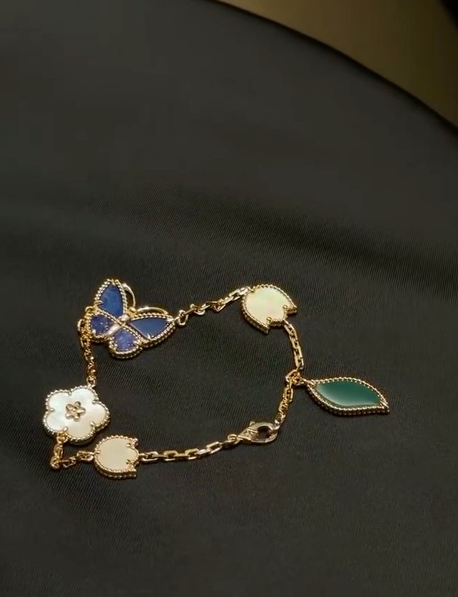 China Replica Van Cleef & Arpels Jewelry VCA0404-2400